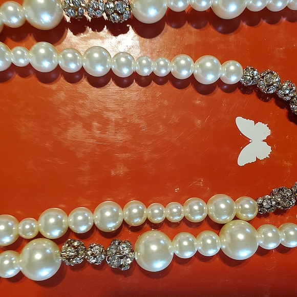 Carriage Ride Necklace 30" resin Pearls with accented glass stones. - Picture 9 of 15